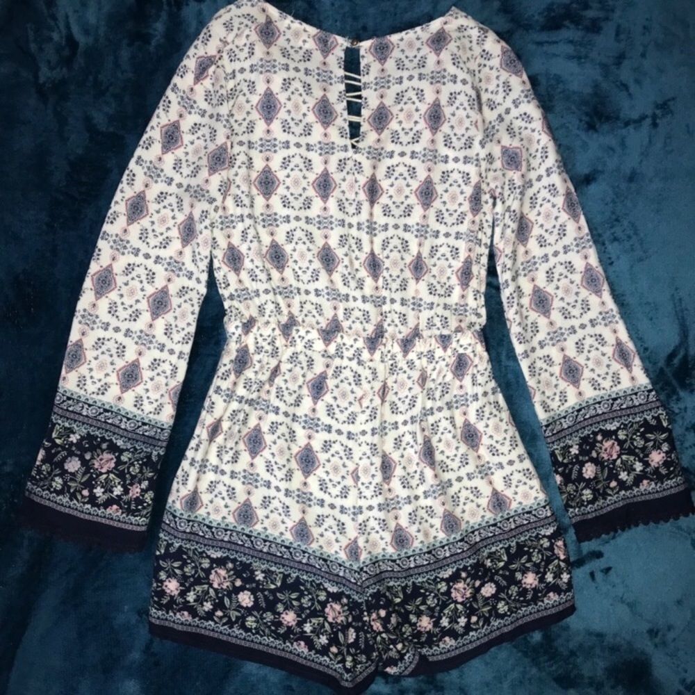 NEW Rewind Cream Blue Bell Sleeve Romper Medium M - Picture 5 of 8